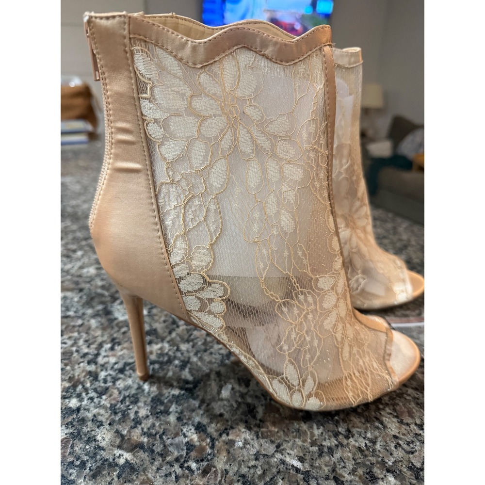 Lulus Mazzy Nude Floral Lace Peep Toe Stiletto Booties Size 8.5